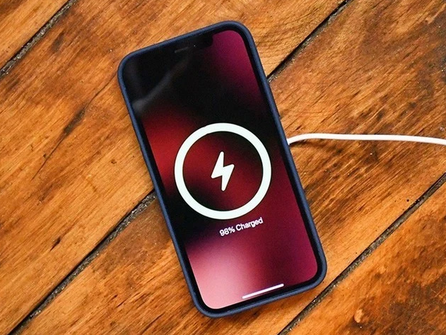 阜平苹果手机维修分享iPhone 12可以随便充电吗 